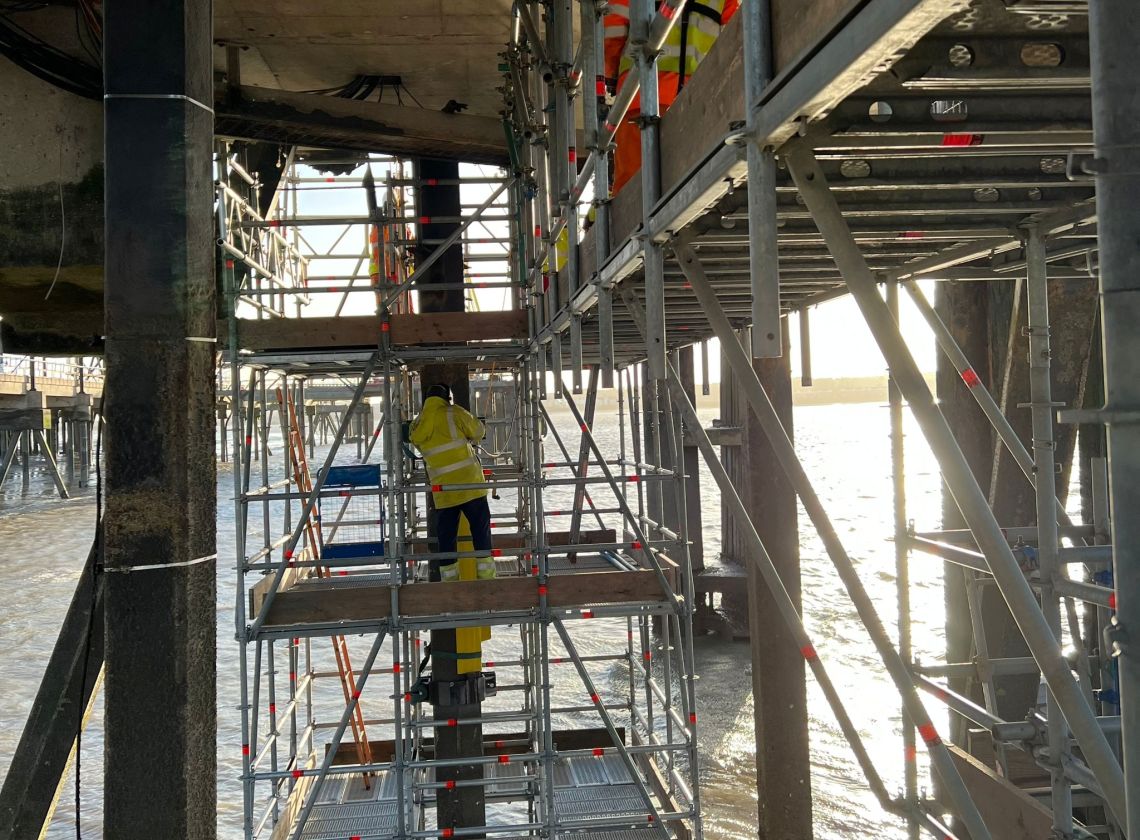 Suspended Jetty Access | River Thames